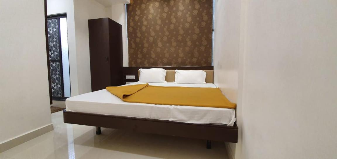 Hotel N K Bhuj Exterior photo